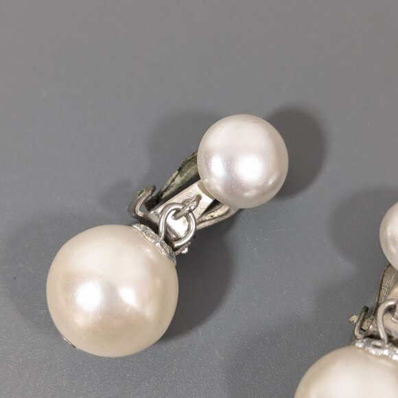 Vintage Japan White Faux Pearl Round Drop Clip On Earrings - Picture 4 of 7